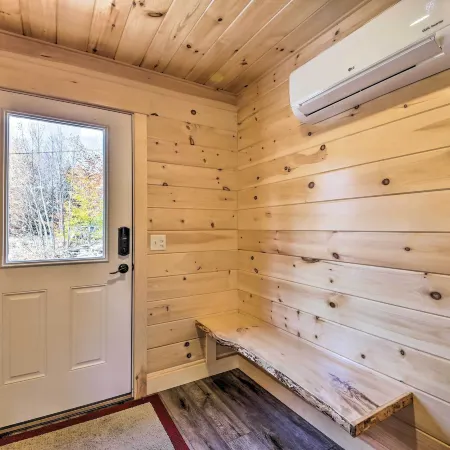 Cozy & Peaceful Waterfront Cabin on Porter Lake!