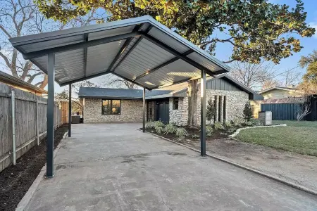 Family-Friendly 3-bedroom house in Kingsland with WiFi, AC, Kayaking & more.