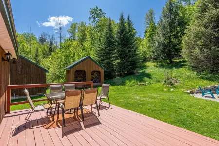 Cozy 3-bedroom cabin in charming Haverhill with Hot Tub, Play Area & Fire Pit