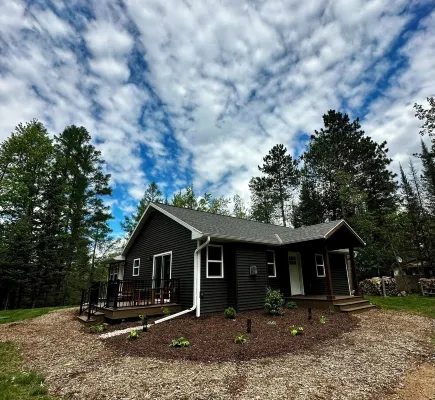 2 Bed, 1 Bath with Fireplace near snowmobile trails on WI River Hotels in Cloverland
