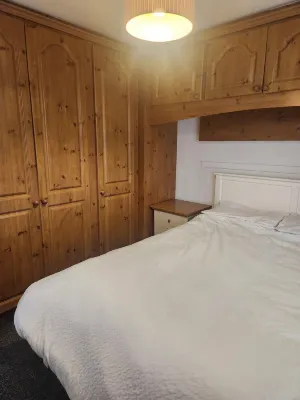 4-bedroom house in charming Pitsea with WiFi