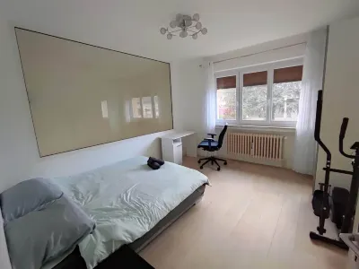 La Villa Sainte-rose: Gîte 3 Chambres Avec Jardin à 5 min de la Cité des Loisirs Hotels near Centre commercial le marche des thermes