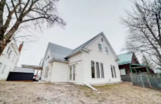 The luxurious Jackass Manor