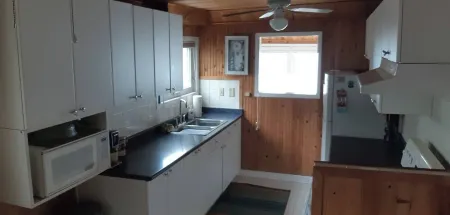 Peaceful retreat on the Shores of Lake Erie Отели в г. Халдиманд Каунти