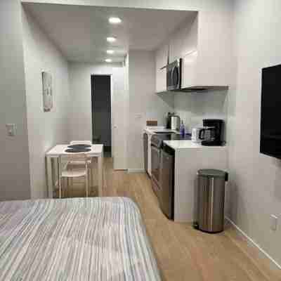 Charming Fully Furnished New Studio, Downtown Sacramento Rooms