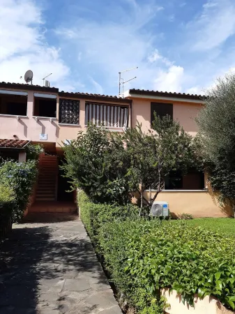 Apartment in San Teodoro a stone's throw from the sea and the town center Отели рядом с достопримечательностью «Parco pubblico con giochi per i bambini»