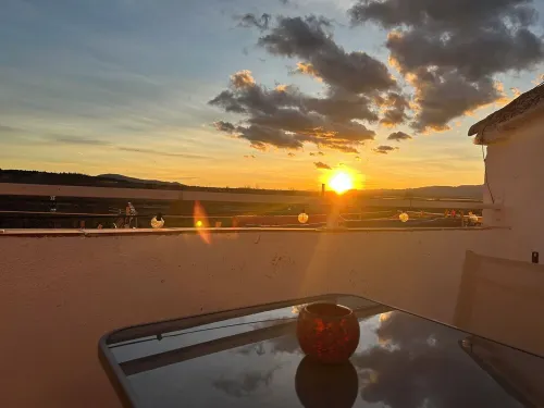 Village house that invites you to disconnect. 2 min from via verde and the Ebro river. Hotels in Tortosa