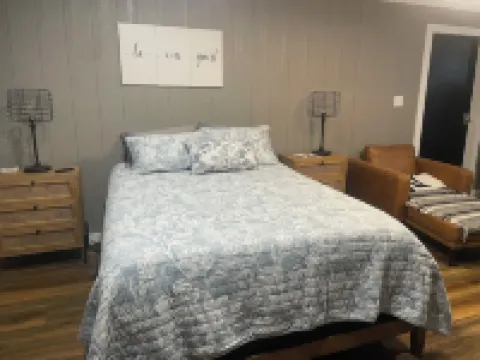 Fisherman’s Paradise 3-bedroom lake view home with WiFi, AC in Springville, TN.