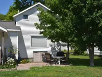 Quiet and cozy cottage, in town Hotels in Frankfort