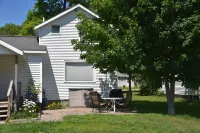 Quiet and cozy cottage, in town