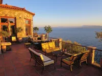 Beachfront, Stone-Built, Beautifully-Appointed, Spacious 5-bedroom Villa. Hotels in Edipsos