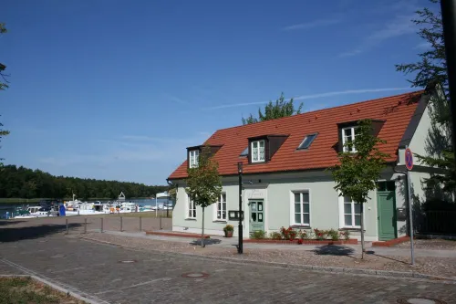 Cozy vacation apartment "Claire" directly at the harbor of Rheinsberg Hotels in Rheinsberg
