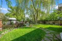 Updated South Hill Craftsman Sleeps 12!