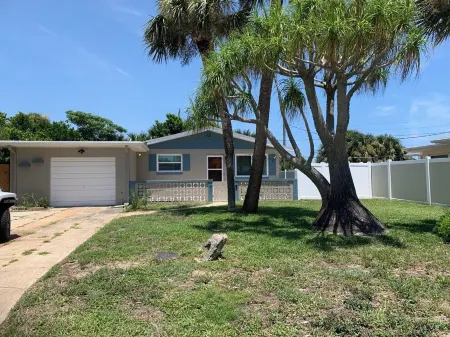 Cozy three bedroom, two bath house. 5 minute walk to the beach.