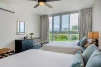 3-bedroom, beachfront, duplex penthouse, jacuzzi Hotels in 