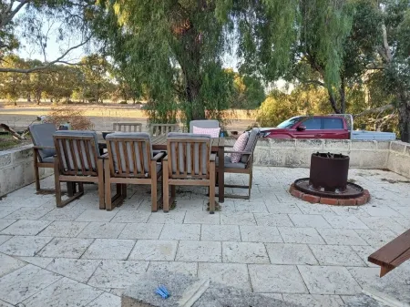 Historic Tyford House, close to all amenities Отели в г. Донгара