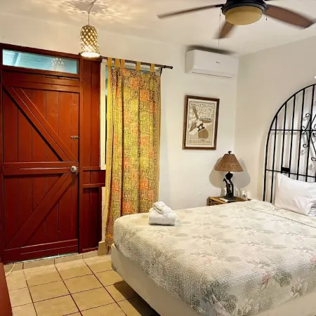 Bananas Vieques Guesthouse Room 7/Vibrant Area/Private/Steps from Caribbean