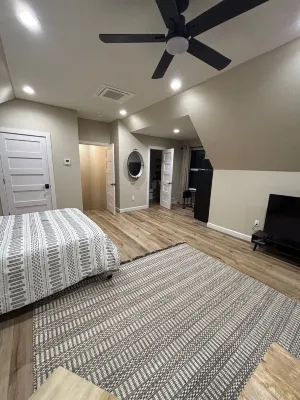 Charming 3-bedroom farmhouse in serene Pilot Point with AC