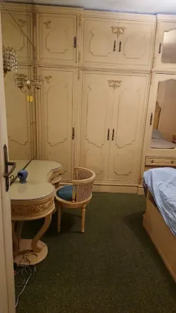 Cozy 2-bedroom apartment in pleasant Mohandesin with WiFi, AC Отели в г. Qesm Boulaq Ad Dakrour