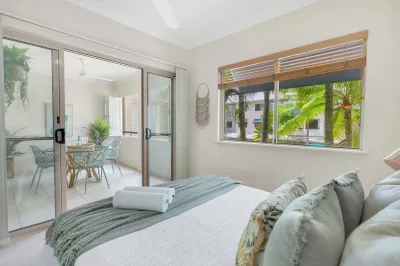 Little Palm- Tropical Escape Aussie Airways 주변 호텔