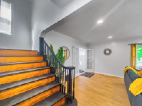 Modern Comfort Near Clinic & Downtown,  King Bed!