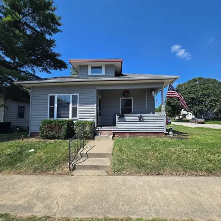 Charming 2-bedroom house in central Lafayette. 3 minute walk to ColumbianPark