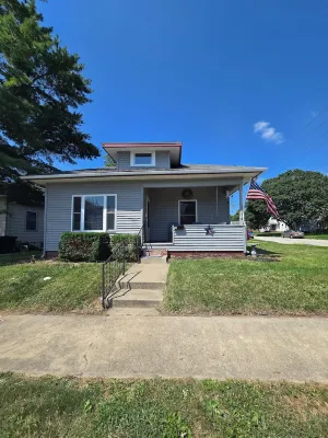 Charming 2-bedroom house in central Lafayette. 3 minute walk to ColumbianPark