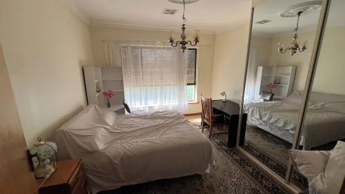 Croydon. Beautiful top floor apartment. 200sqm Hotels in Croydon