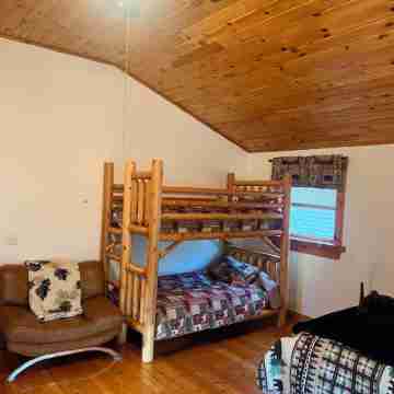 Charming Log Cabin in Lake George Rooms