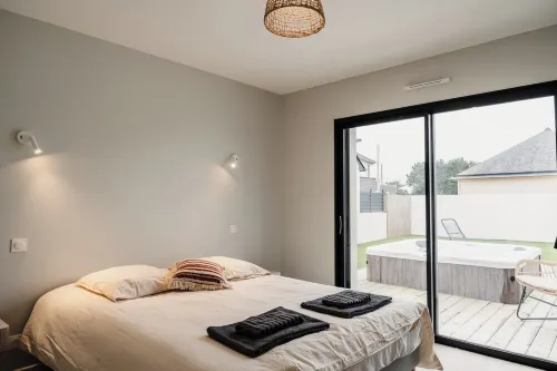 Modern villa with Spa 10 pers Hotels in Santec