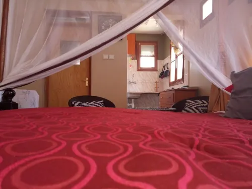 Mugagas cozy ome with a view. It is located 100m from the UN Base in Entebbe.l