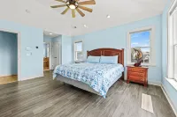 Stunning Views! 5 bed 5.5 bath w/ rec room & pool! Great location~Roanoke Island