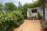 Beautiful house with garden in a quiet dead end near Paris, in Antony Hotels in Antony