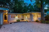 The King Suite - perfect location in Ocean Springs. Only 1 block to Front Beach!