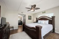 Sea Views Beachside Breezes w Heated Pool