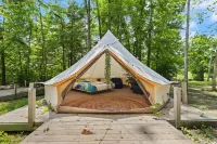 RRG Luxury Glamping Tent– Cozy Winter Retreat with Fire Pit & Hot-tub