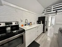 Tiny house monthly rental with small office in central North Charleston with AC