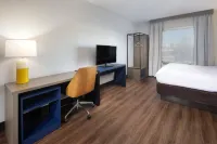 Comfort Suites Outlet Center
