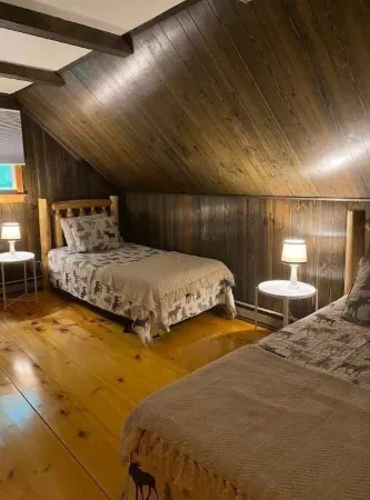 Near Lake Winnipesaukee & Gunstock Mountain. Spacious 3 Bedroom, 2 Bath