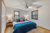 Home Min to Zoo, Charles Schwab Field, Chi Health Center, Covered Porch, 4TVs