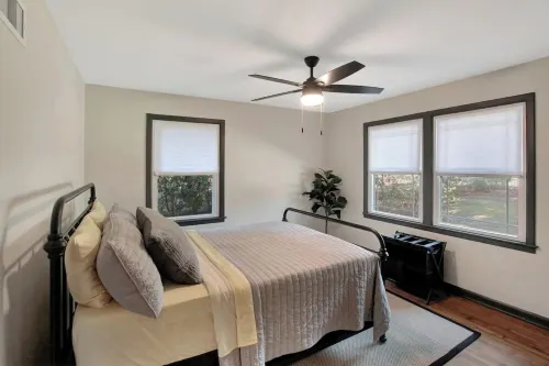 Savannah's Secret Mins to Famous Rivertstreet