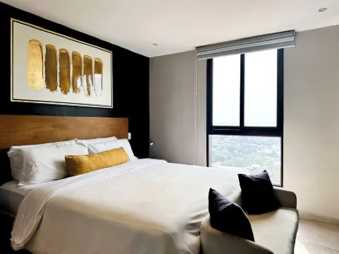 Spacious 3-bedroom apartment with WiFi, AC in amazing San Salvador Отели рядом с достопримечательностью «Собор Святейшего Спасителя»