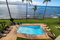 Paradise in Stunning Penthouse with A/C, parking, sleeps 6!Lauloa # 405