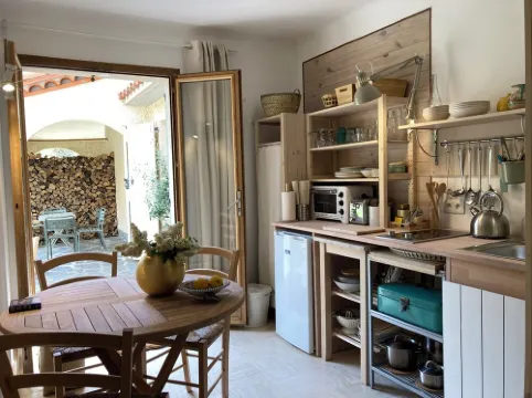 Peaceful gîte swimming pool Canigou view 1h Argeles sur Mer 韋爾內萊班酒店