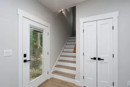 Trendy Townhome Near Downtown