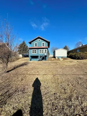 4BR Retreat in Waukon • Group Friendly