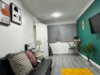 Cheerful 5 Bedroom Spacious House Waveney Croft. FREE WiFi & Netflix Hotel a Smith's Wood