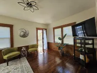 Cozy Single Level Home in Quiet Walkable Neighborhood. Washer and Dryer in Unit!