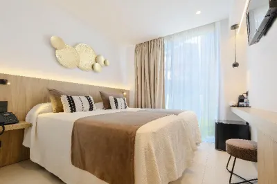 M. HOTEL Hotels near Es Pouet