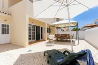 Spacious Villa - Walk to Beach & City Center